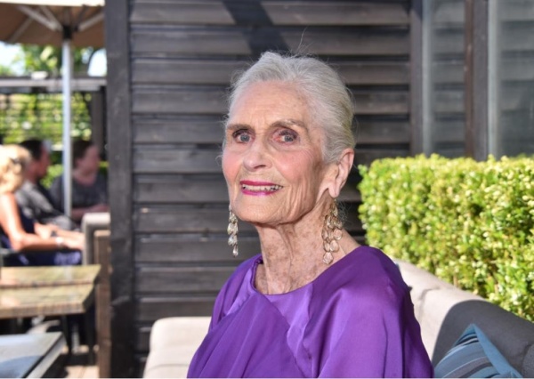 Los trucos y secretos de la supermodelo más longeva del mundo con 96 años: la verdura clave de su alimentación