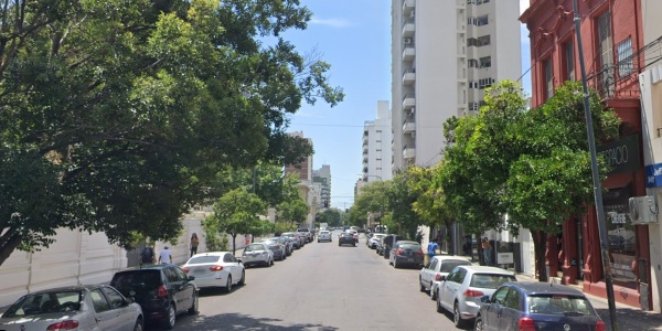 En plena luz del día: Estacionó su auto, volvió y le robaron un millón y medio de pesos que tenía para comprar dólares