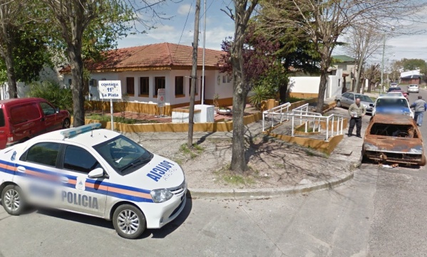 Atacó a su pareja a golpes en la calle y a la policía a palazos mientras intentaban detenerlo en Tolosa