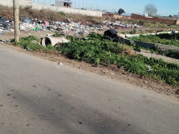 En 86 y 26 reclaman por basurales, ratas y calles oscuras