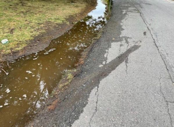 En City Bell advierten "lagunas" en la calle por falta de mantenimiento
