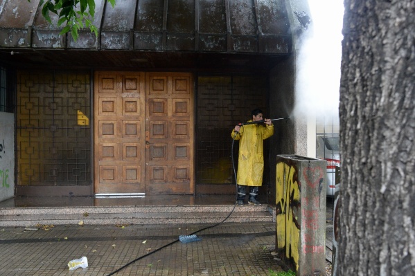 Más de 4.700 fachadas vandalizadas de comercios y viviendas de La Plata fueron intervenidas por el programa "Ciudad Limpia"