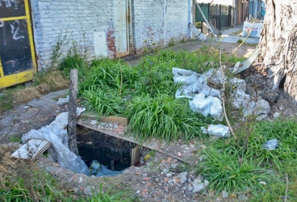 Un hombre cayó en un pozo de una vereda de La Cumbre: "Está todo abandonado"