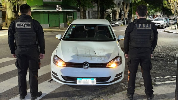 Persecución en La Plata: un hombre fue detenido por circular en un auto robado