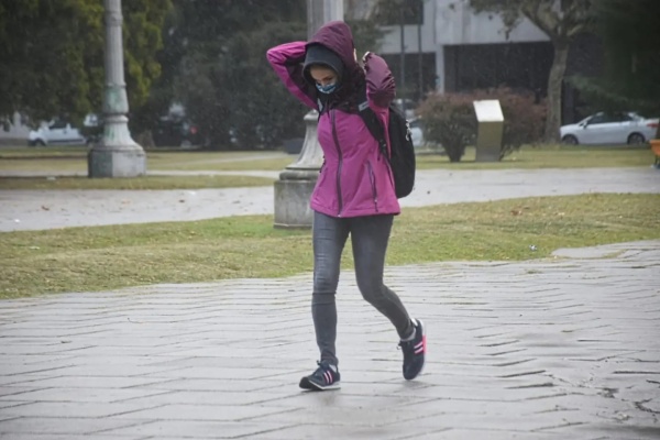 Cómo seguirá el tiempo en La Plata y la región: sábado lluvioso y domingo nublado