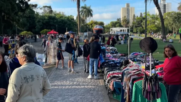 Feriantes del Parque Saavedra se quejaron del cerramiento del predio para su renovación