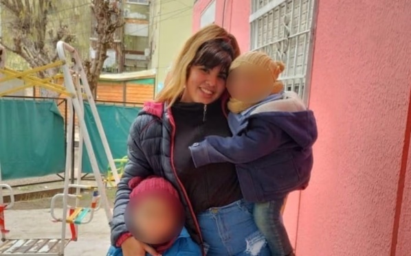 Murió una joven de 23 años que fue prendida fuego delante de sus hijos