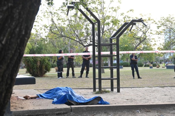 Encontraron sin vida a un hombre en Parque Alberti: tenía un disparo