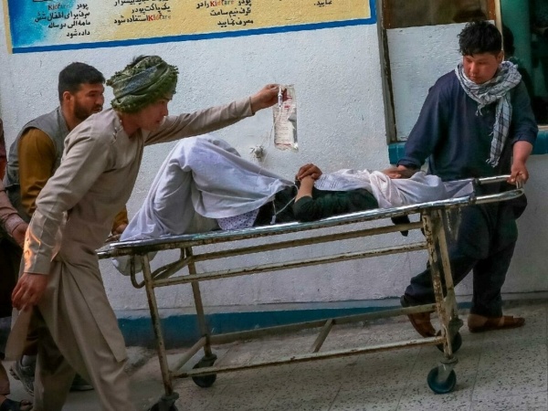 Explosiones en una escuela de Kabul dejan al menos 20 muertos