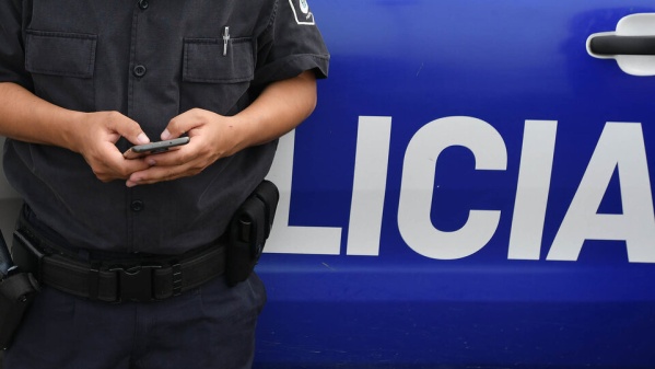 Hallaron el cuerpo sin vida de un policía con un disparo en la cabeza dentro de su auto en La Plata