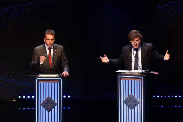 Con fuertes cruces, Sergio Massa y Javier Milei se enfrentaron en el último debate presidencial de cara al balotaje