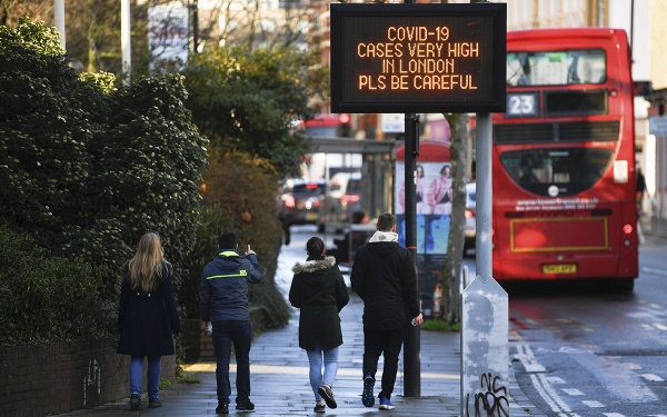 El gobierno británico brindará ayuda económica y subsidios a los sectores más afectados por la pandemia