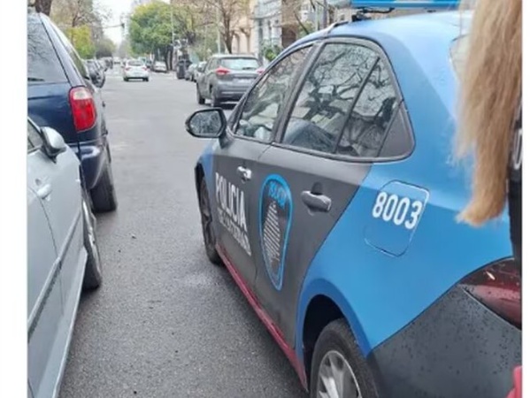 Cansada de que la administración del edificio no la atendiera, inventó que había un muerto en su departamento y se hizo viral