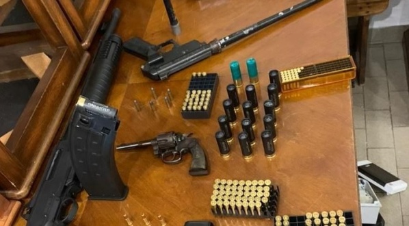 Llegó desde EEUU a Los Hornos para visitar a un amigo y él la recibió a los escopetazos