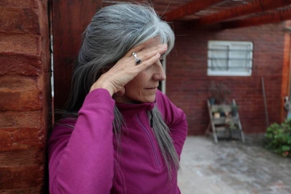 Una docente sufrió un violento robo en su casa de Altos de San Lorenzo: la amenazaron y golpearon en los oídos
