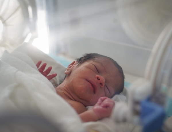 "Lo oí llorar y me dijeron que había muerto": una mamá ahora cree que le robaron a su bebé en La Plata y está desesperada