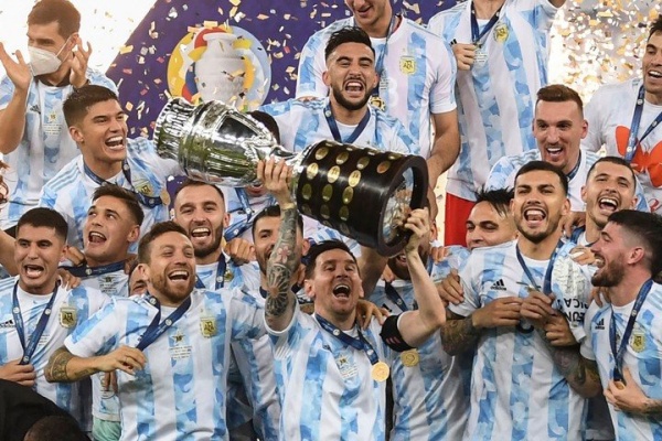 La Selección Argentina se presenta en su casa, con su gente y en medio de festejos