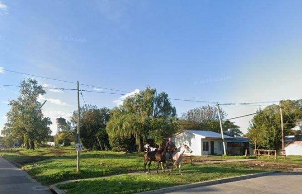 Buscaban a su pareja: intimidaron y golpearon a una mujer en La Plata pero no se robaron nada