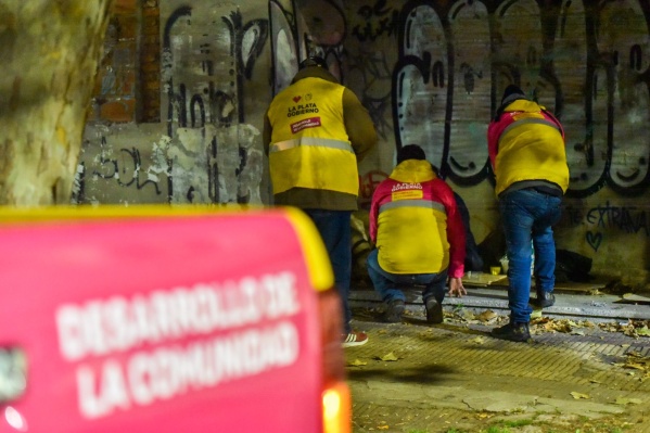 Así funciona el Operativo Frío en La Plata para atender a personas en situación de calle: parador y búsqueda laboral