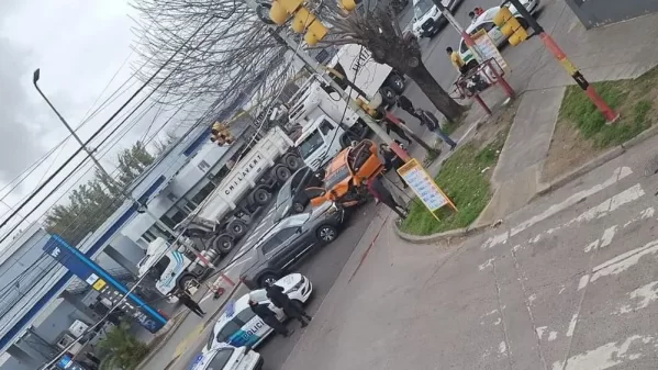 Un choque frontal en 43 y 122 terminó con una mujer herida