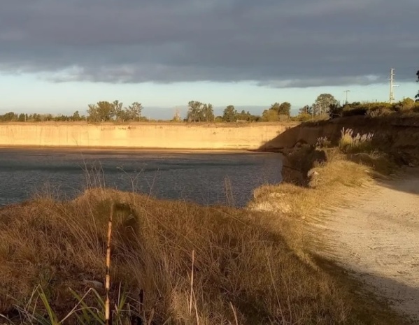 Tras la muerte de los tres jóvenes ahogados, pidieron urgente medidas de seguridad para la cantera en Villa Elvira