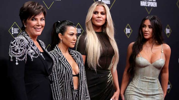 Presentan el poster de la serie "The Kardashians"