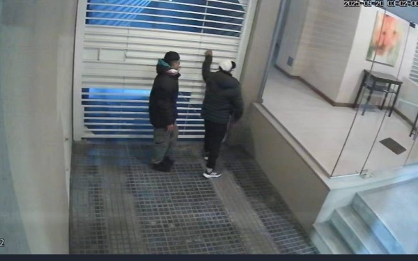 Captaron a dos menores forzando la cerradura de un edificio de La Loma y se dieron a la fuga sin concretar el robo