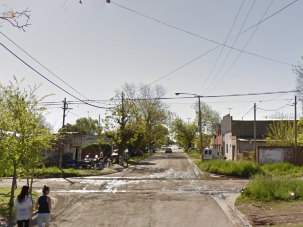 Violenta entradera a un anciano platense: le robaron los ahorros para viajar y lo dejaron internado