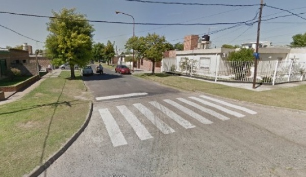 Robaron una abultada suma de dinero y objetos de valor en una vivienda de un barrio platense