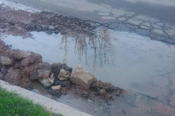 Vecinos de San Carlos reclaman por un pavimento que se encuentra “totalmente roto”
