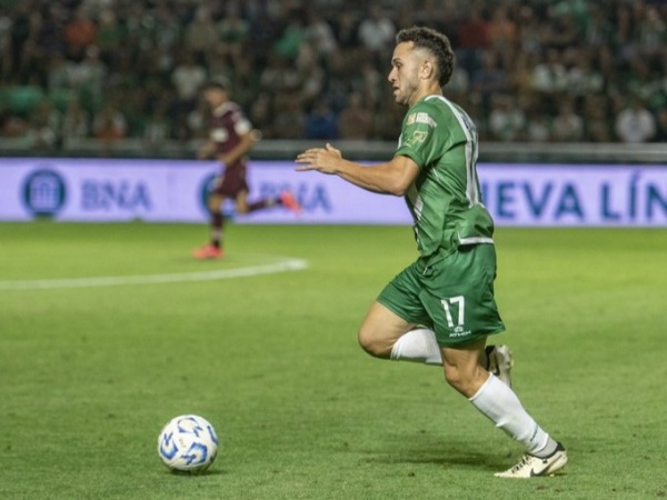 Con Domínguez en duda Estudiantes inició negociaciones para incorporar a un futbolista