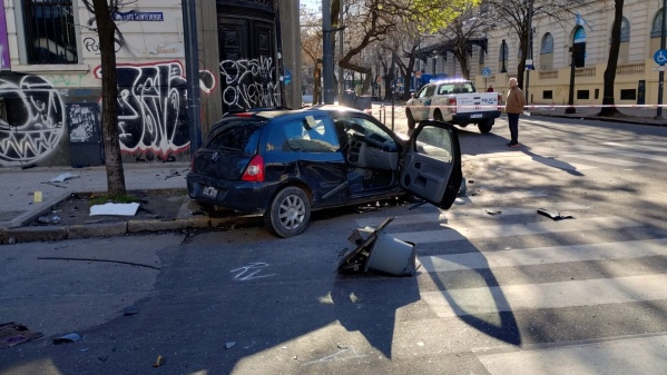 Muri&oacute; una mujer en la madrugada platense tras un accidente fatal en 7 y 49