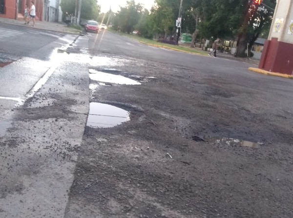 En 60 y 137 volvieron a pedir el arreglo urgente de varios pozos