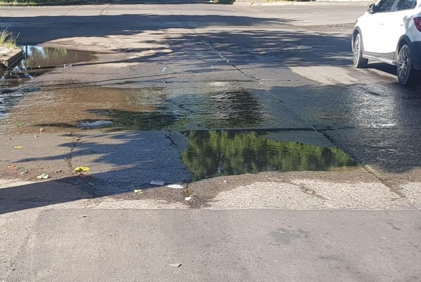 "Así estamos en 140 y 65 sin una gota de agua": la queja que une a gran parte de Los Hornos