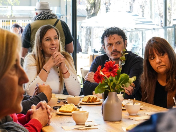Lucía Iañez desayunó con comerciantes en City Bell: "La Plata está muy abandonada, tenemos que traer soluciones"