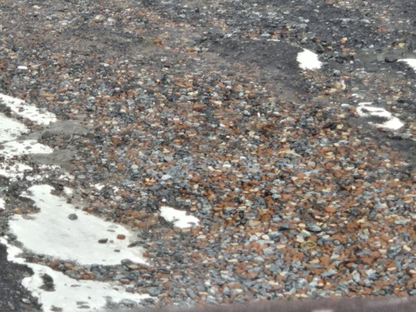 Reclaman el deterioro del asfalto en 5 entre 45 y 46