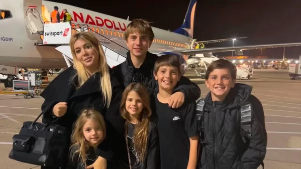 Wanda Nara ya se fue de Turquía y festejó Halloween con sus hijos