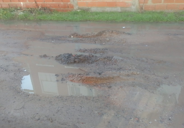 En 141 y 59 reclamaron por un verdadero lodazal que complica la circulación