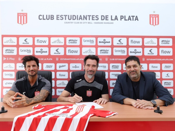 ¿Cuál fue la primera exigencia de Domínguez tras la renovación y qué problema afrontará en el mercado de pases?