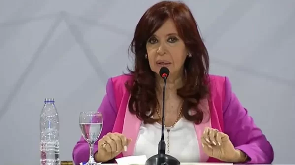 Cristina criticó al Gobierno por autorizar el aumento en las prepagas: “Resulta francamente inaceptable”