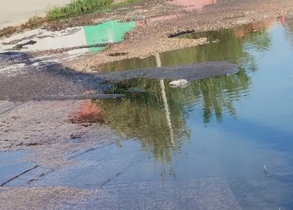 En 80 y 134 se quejaron por una pérdida de agua que ya lleva cuatro meses