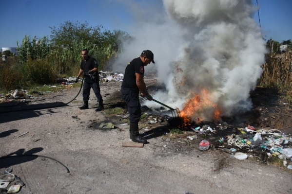 Una importante quema de basural en 20 y 519 generó preocupación en los vecinos de la zona