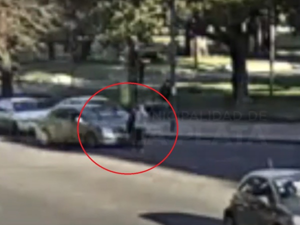 Un auto pasó por encima brutalmente a una mujer en Plaza San Martín