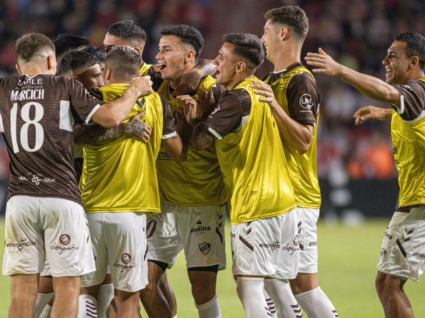 Una victoria clásica que no se olvida: ¿Qué futbolistas del Lobo se unieron al festejo de Platense y se acordaron del Pincha?