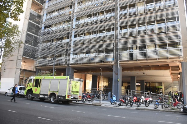 Realizaron una amenaza de bomba en la Torre 1 de La Plata: trabaja la policía