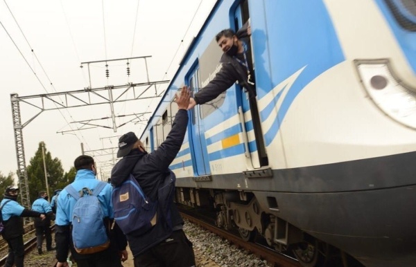 Trabajadores del Tren Roca amenazan con un paro para el lunes, y las formaciones no llegarían a La Plata