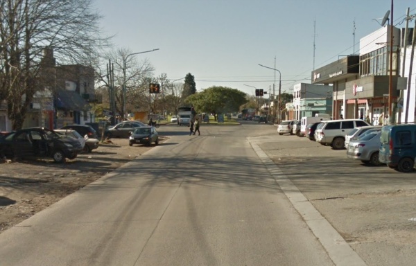 En un tramo de Los Hornos pidieron por el ensanche de la calle 60