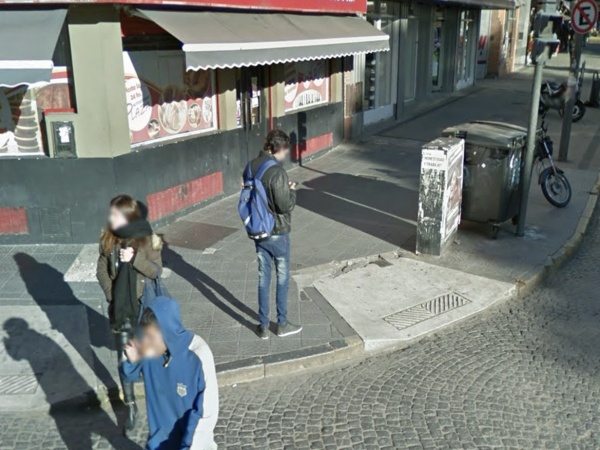 “Se zarparon”: un platense denunció que pagó 830 pesos una botella de agua de 1.5 litros en el autoservicio de Plaza Italia