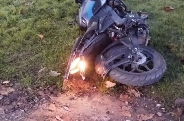 Murió un joven platense tras un terrible choque con un micro de larga distancia en Los Hornos