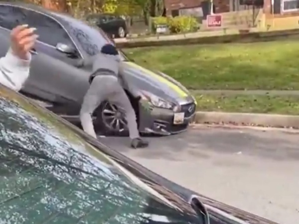 Se compró un auto, se lo llevaron a su casa y casi se lo rompen por completo